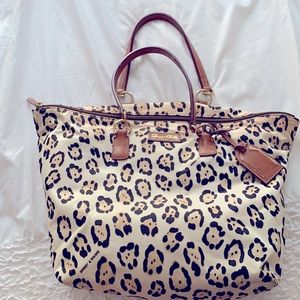 Like new- without tags Dooney and Bourke tote bag/purse!!!